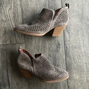 jeffrey campbell shoes Rosalee tan suede booties size 7 heeled